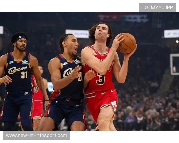 骑士疯狂19分逆转！米切尔29+6+6联手亨特29分轰垮公牛