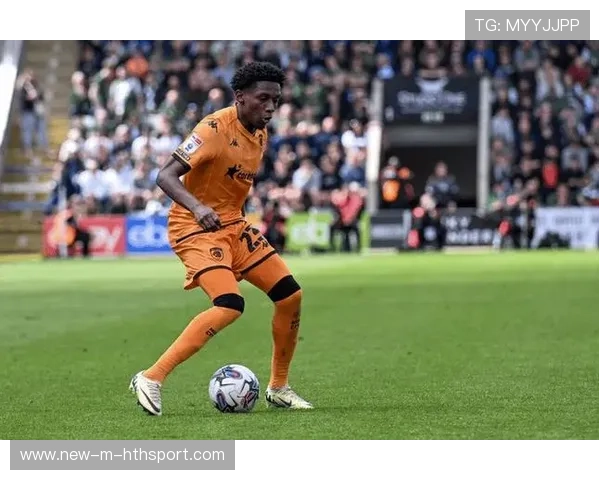 手球边锋跳投得分：激情与技巧的完美结合