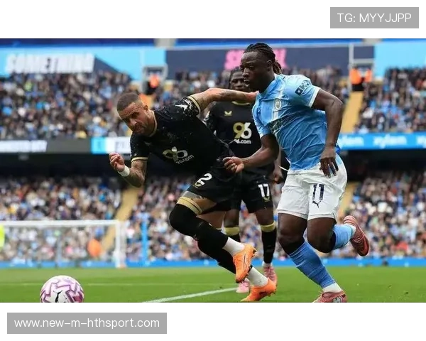 曼城多次杀入禁区，多库横传被后卫解围